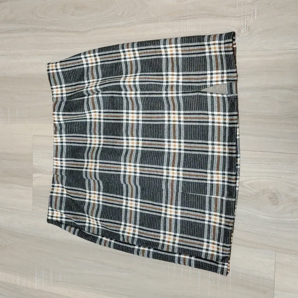 Plaid skirt with slit